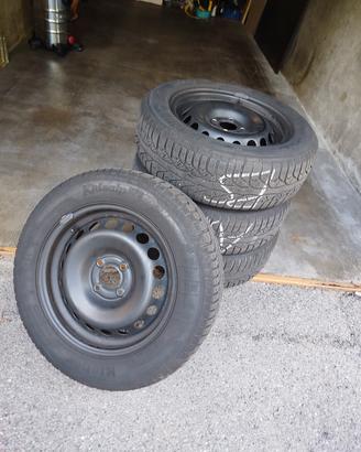 gomme da neve con cerchioni 15 pollici