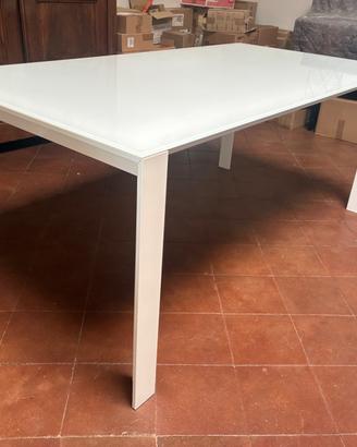 Tavolo moderno allungabile molto bello