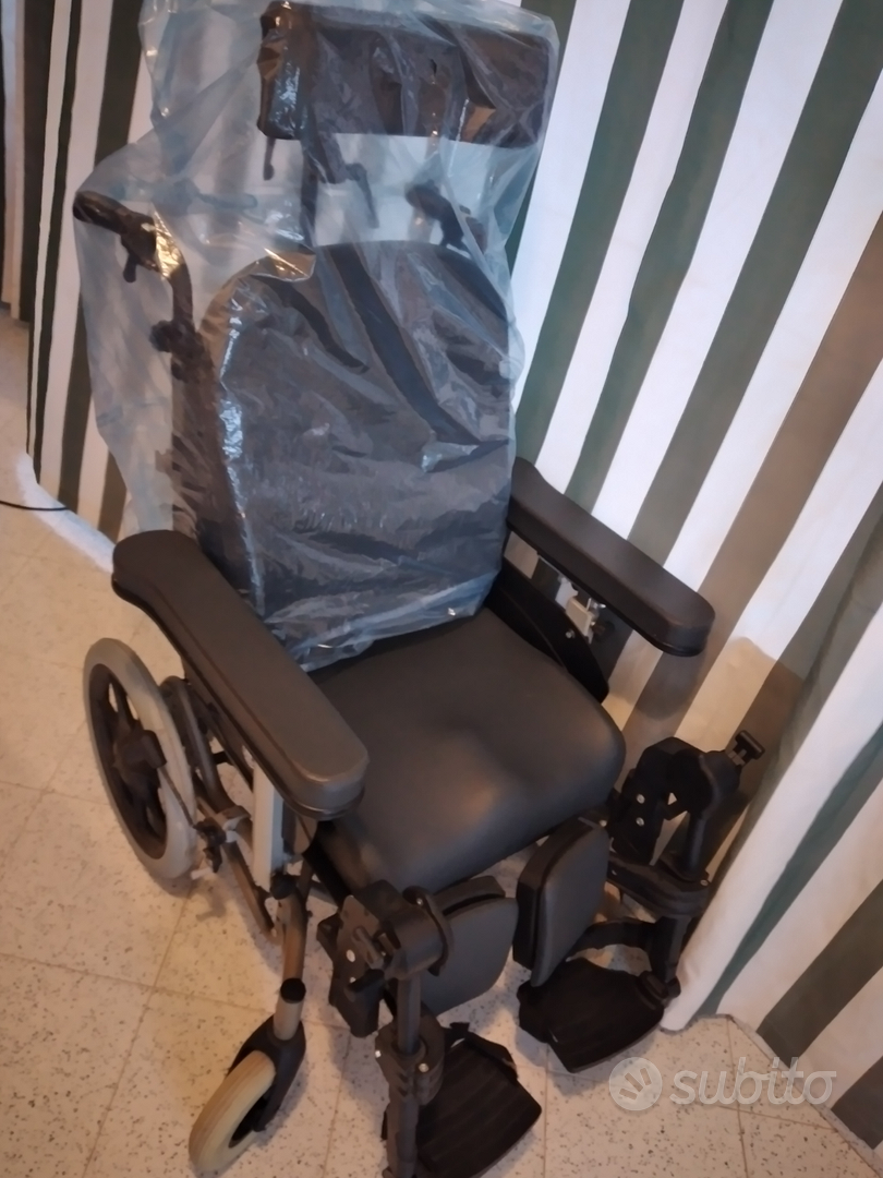 Kiwistar - Adesiva per Auto - sedia a rotelle Design 1 10 x 10 cm - cromo - Scritte per camion, moto, bici, veicoli, laptop, camper, autobus - Tuning