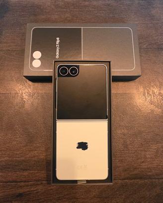 Samsung Galaxy Flip 8 - Nuovo