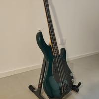 Basso Ibanez con custodia e amplificatore