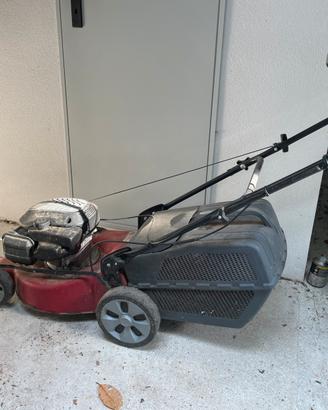 Tagliaerba a motore