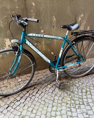 5 biciclette in blocco da sistemare