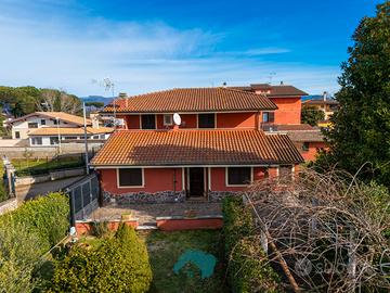 Zagarolo: porzione di bifamiliare con giardino