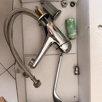 Rubinetto con leva clinica movimento orizzontale