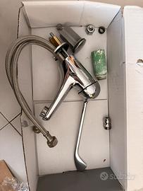 Rubinetto con leva clinica movimento orizzontale