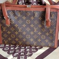 Rara borsa Louis Vuitton anni '70 con Foulard