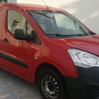 PEUGEOT PARTNER "2017" danneggiato