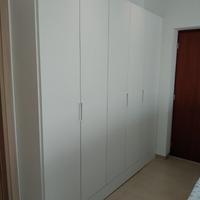 armadio corridoio stretto e grande laminato bianco