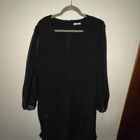 Vestito corto nero con maniche lunghe velate