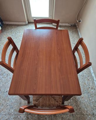 Tavolo da cucina completo di 4 sedie