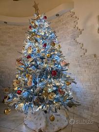 albero di natale innevato 