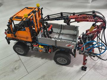 LEGO Technic Mercedes-Benz Unimog U 400 (8110)