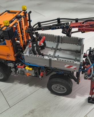 LEGO Technic Mercedes-Benz Unimog U 400 (8110)