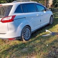 Ford c.max incidentata 