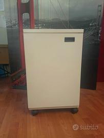 mobiletto in metallo