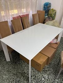 Tavolo in vetro soggiorno e sedie