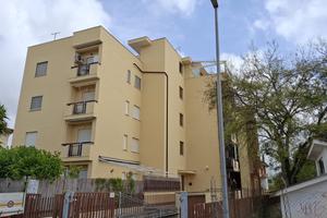 Bilocale, con bagno e cucina