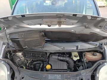 Renault Trafic 2 . 9 posti