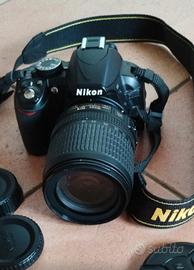 Nikon D3100,  Nikkor AF-S DX 18-105, accessoriata