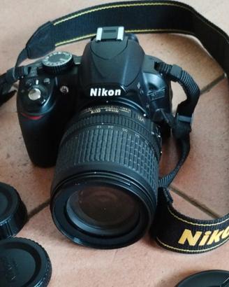 Nikon D3100,  Nikkor AF-S DX 18-105, accessoriata