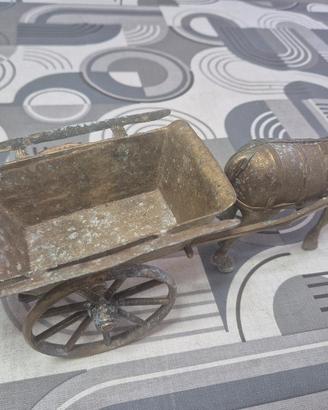 Manufatto in Bronzo Antico – Cavallo con Carretto 