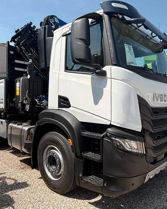 IVECO X-WAY 500 6x2 allestito con Gru PM 30.525 SP