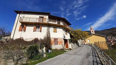 Casa indipendente di 200 m² con più di 5 locali e 