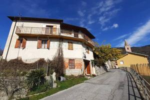 Casa indipendente di 200 m² con più di 5 locali e 