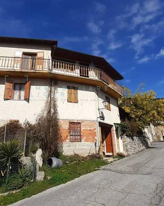 Casa indipendente di 200 m² con più di 5 locali e 