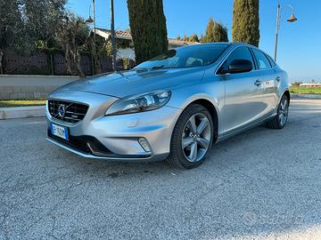 VOLVO V40 D2 115 Momentum pacchetto R-DESIGN