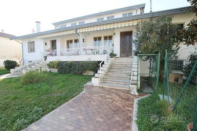 Villa di 210 m² con 5 locali a Selvazzano Dentro