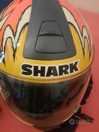 2 caschi 2 giubbotti 2 tute acqua  da moto