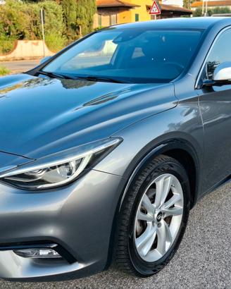 Infiniti Q30 1.5 diesel cambio automatico 