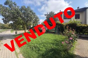 VILLA A SCHIERA A SIZIANO