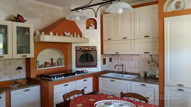 CUCINA IN FINTA MURATURA. ZACCARIOTTO.