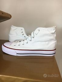 Stock Sneakers neutre bianche. Numeri dal 36 al 45