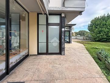 NEGOZIO A CASTELFRANCO DI SOTTO