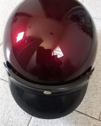 Casco con sottogola e visierina.