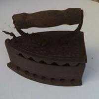 FERRO DA STIRO A CARBONE, antico ed originale, mar