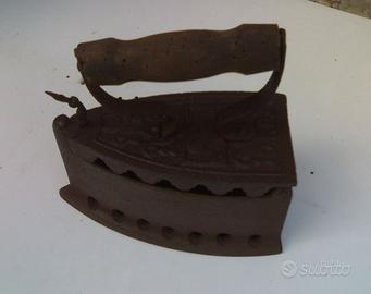 FERRO DA STIRO A CARBONE, antico ed originale, mar