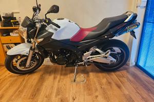 Suzuki GSR 600