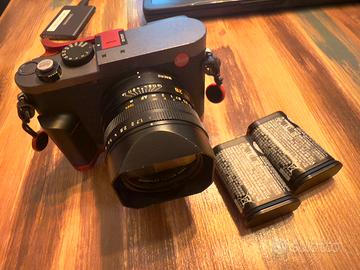 Leica Q2 tenuta maniacalmente + 2 Batt e accessori