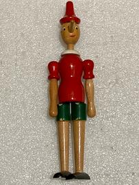 Pinocchio in legno snodato alto 31 cm.
