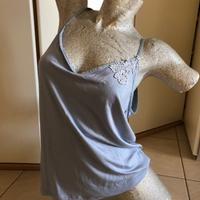 Canotta celeste con ricamo Lovable