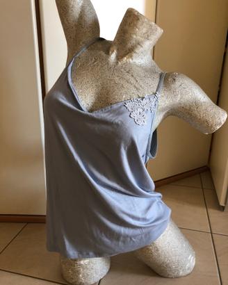 Canotta celeste con ricamo Lovable