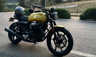 Moto Guzzi v7 Stone 850