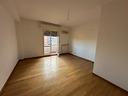vallemiano-grazioso-trilocale-con-balcone-ampio