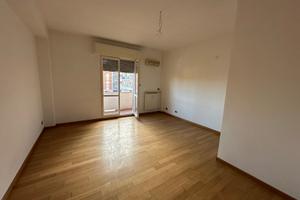 Vallemiano grazioso trilocale con balcone ampio