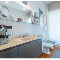 mobile sospeso per il bagno 